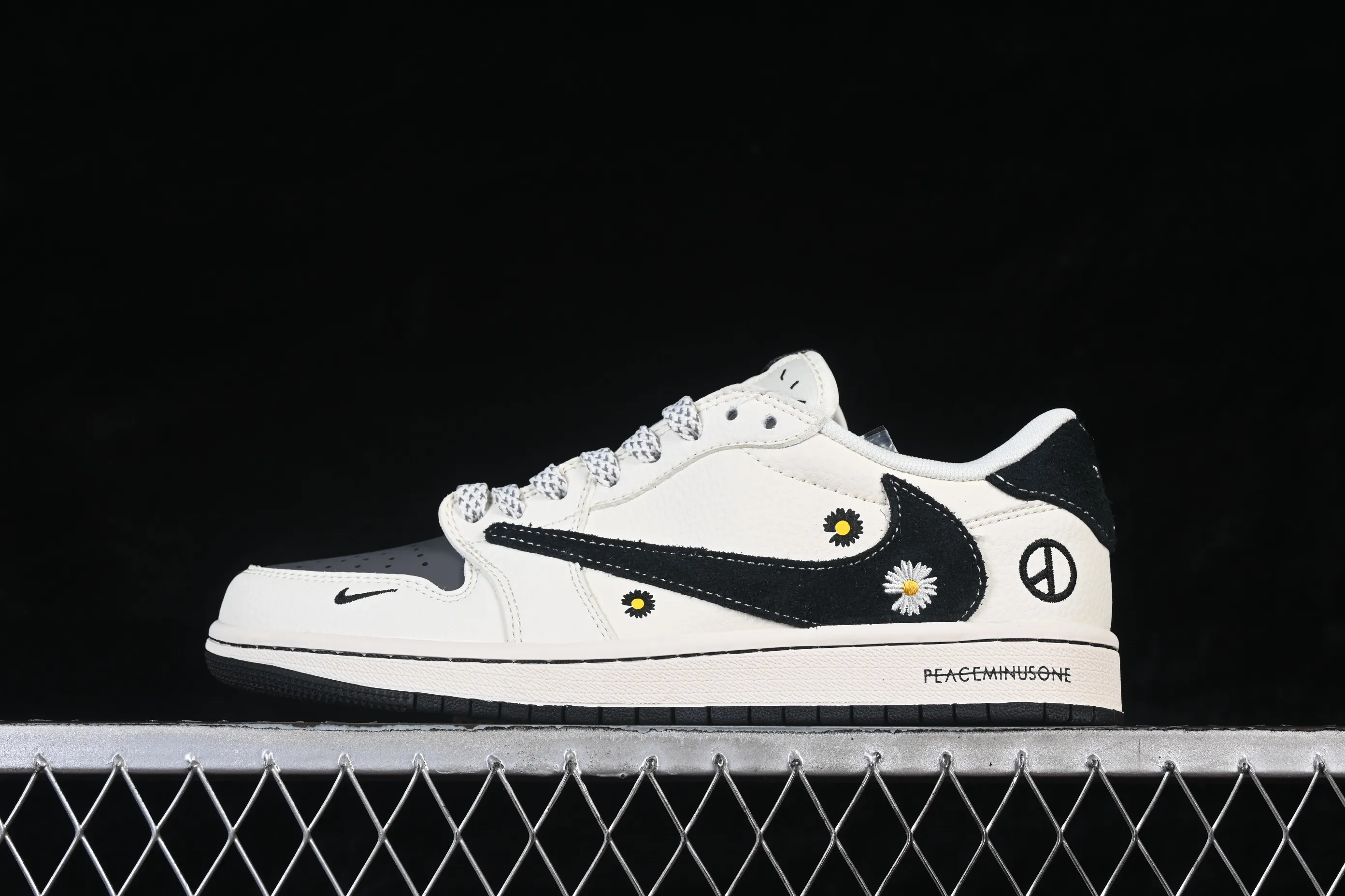 All Categories Air Jordan Jordan Series Basketball Shoes Air Jordan 1 Low High-end Customized Low-top Shoes Travis Scott x Fragment Design x Air Jordan 1 Low OG SP AJ1 Joe 1 Joint Daisy Beige Black Low-top Cultural Casual Shoes QW5088-207